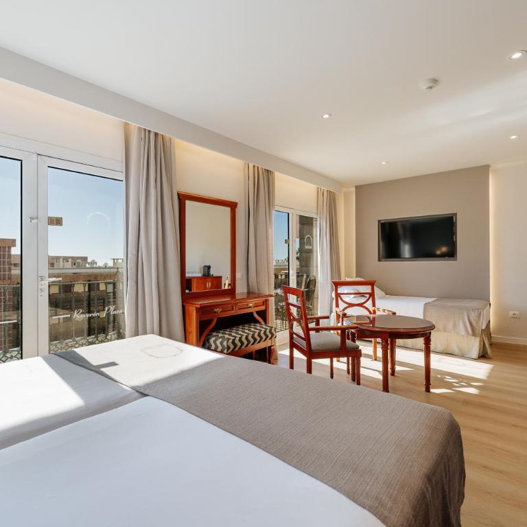 Hotel Reveron Plaza - Habitación Triple Confort - 4