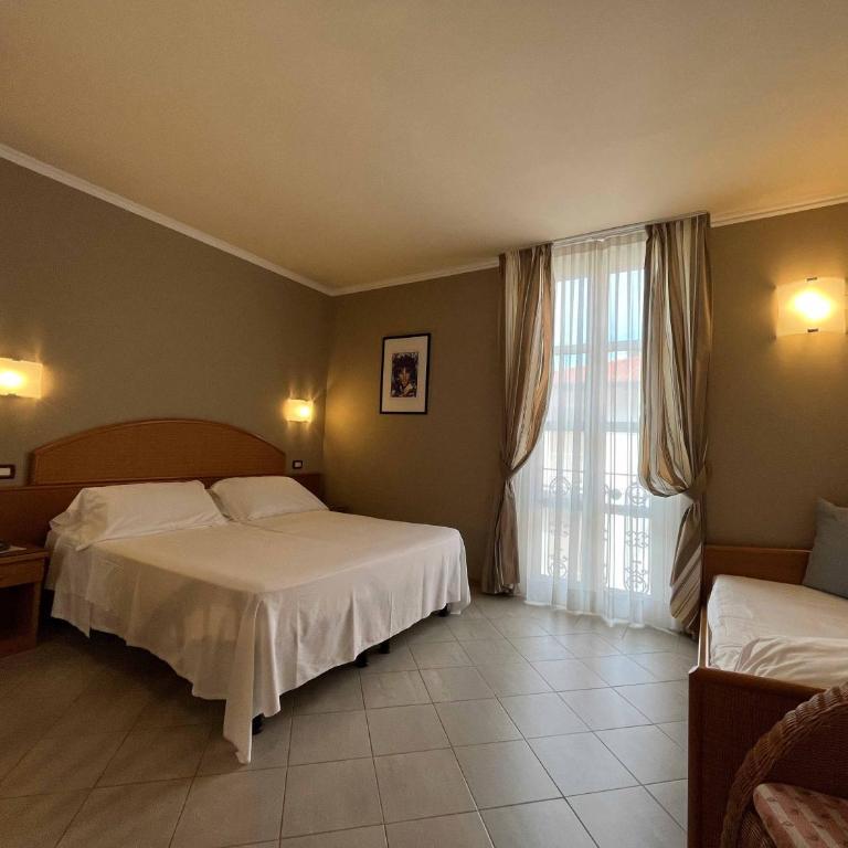 Hotel Regina - Camera Tripla Standard - 4