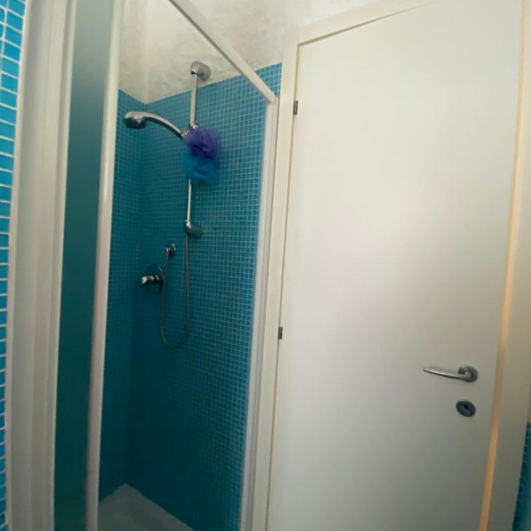 Villa trilocale CON SPIAGGIA E PISCINA incluse - Taunus Vacanze Villa Primule - Casa con 2 Camere da Letto - 3