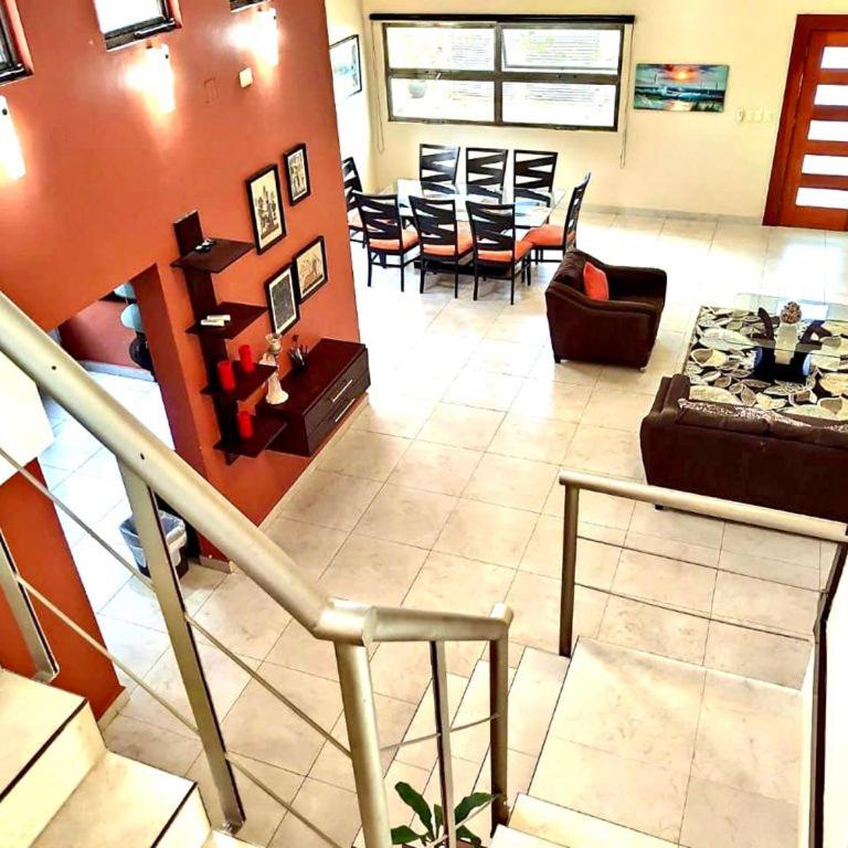 Ubicacion privilegiada con encanto y vibra local - Casa de 4 dormitorios - 18