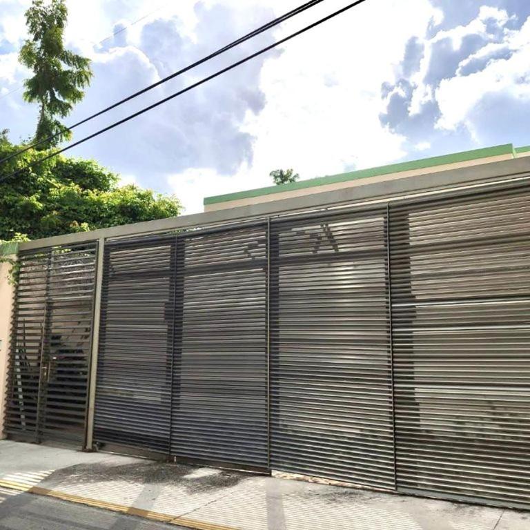 Ubicacion privilegiada con encanto y vibra local - Casa de 4 dormitorios - 24