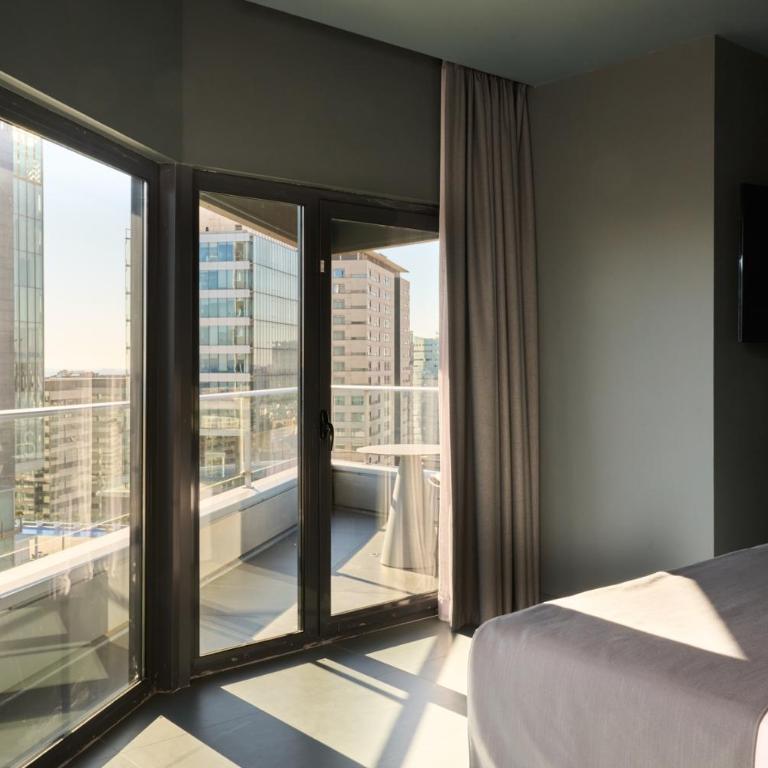 Barcelona Princess - Special Offer - Double Room with Terrace and Massage - 5