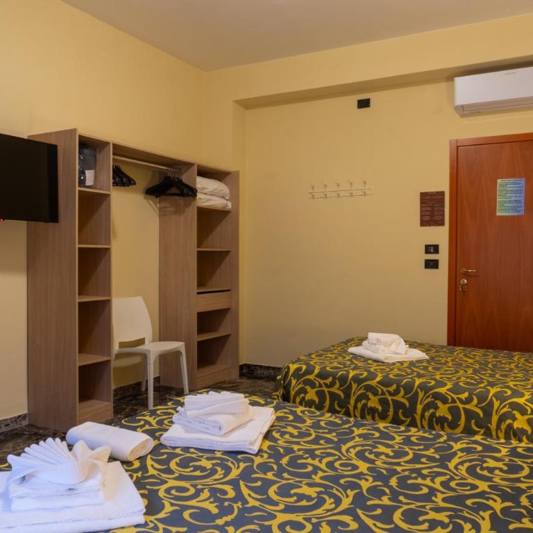 CameraCafè - Triple Room with Shared Bathroom - 3