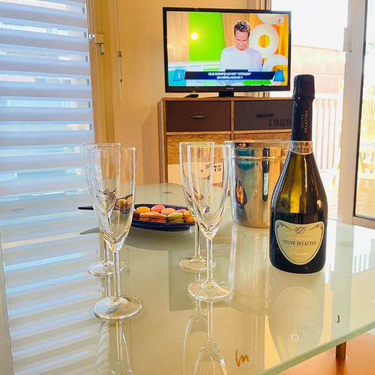 Appartement -piscine- proche bord de mer et centre - One-Bedroom Apartment - 35