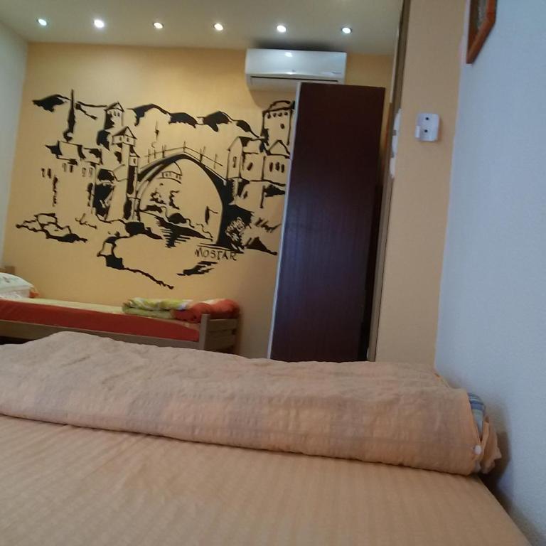 Guest House Mirza - Double or Twin Room with Shared Bathroom - 8