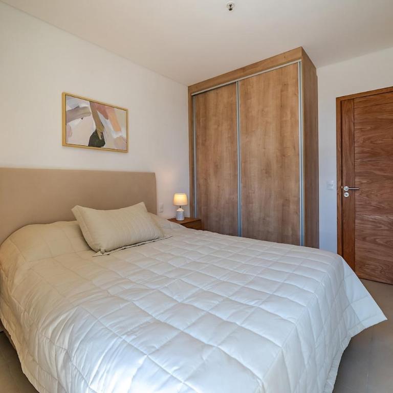 206 Emerald! Boutique Building - Walk to the Shopping del Sol! - One-Bedroom Apartment - 4