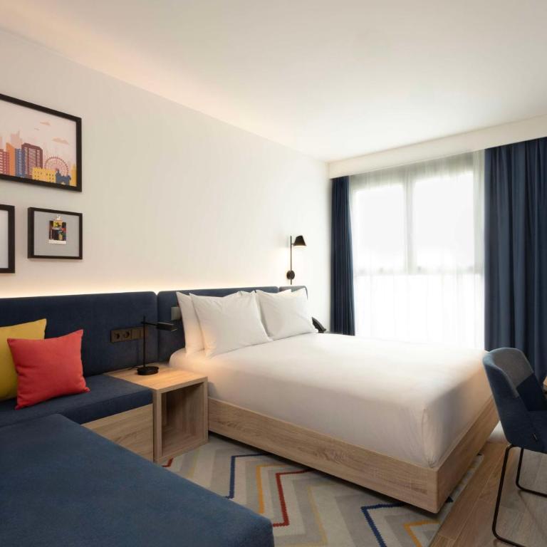 Hampton By Hilton Malaga Martiricos - Habitación con cama extragrande. - 2