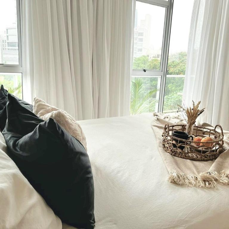 301 Emerald! Boutique building steps from the Shopping del Sol! - One-Bedroom Apartment - 3