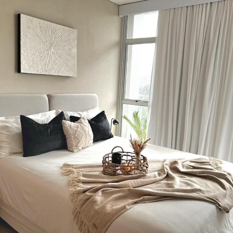 301 Emerald! Boutique building steps from the Shopping del Sol! - One-Bedroom Apartment - 11