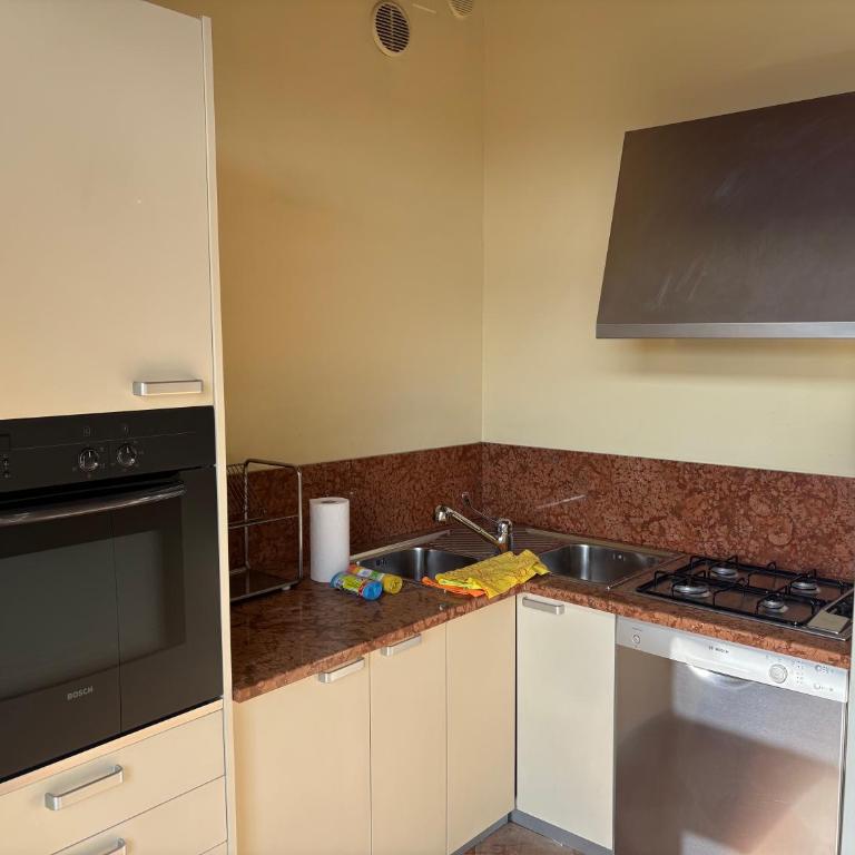 Hotel Ristorante Lepanto - Appartamento con 2 Camere da Letto e Vista Lago - Dependance - 2