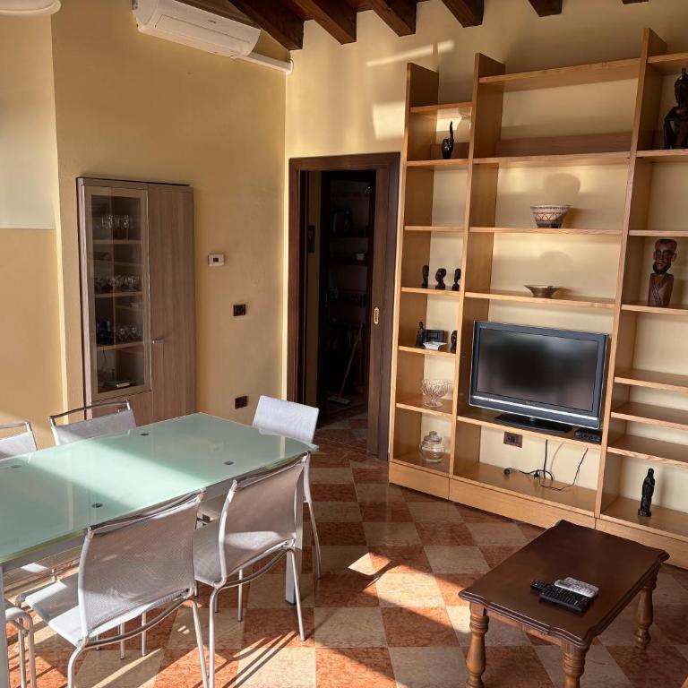 Hotel Ristorante Lepanto - Appartamento con 2 Camere da Letto e Vista Lago - Dependance - 4