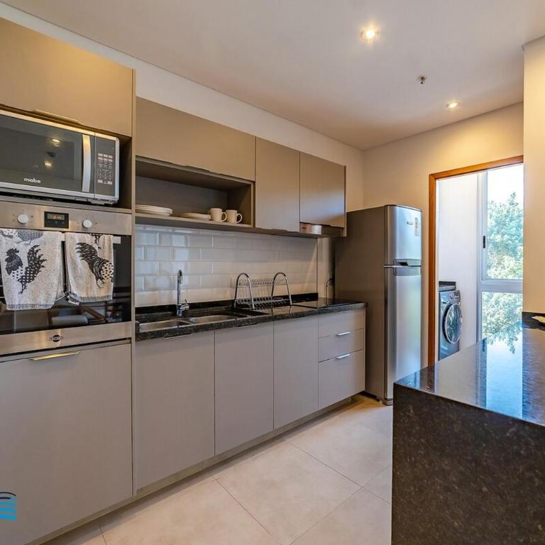 303 Emerald! Nuevo Steps away from the Shopping del Sol! 90 m2 y Gge - Apartamento de 2 dormitorios - 10