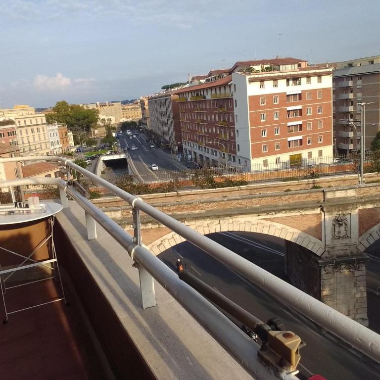 VATICAN GUEST HOUSE ROOMS in Rome - Camera Tripla con Bagno Privato Esterno - 10