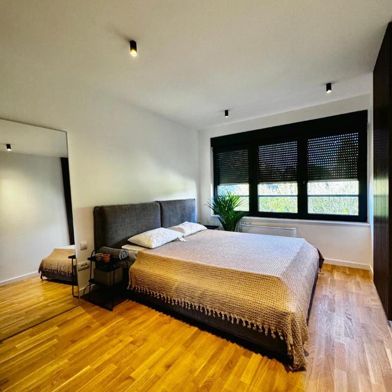 Vracar-Luxury Penthouse - Three-Bedroom Loft Apartment - 12