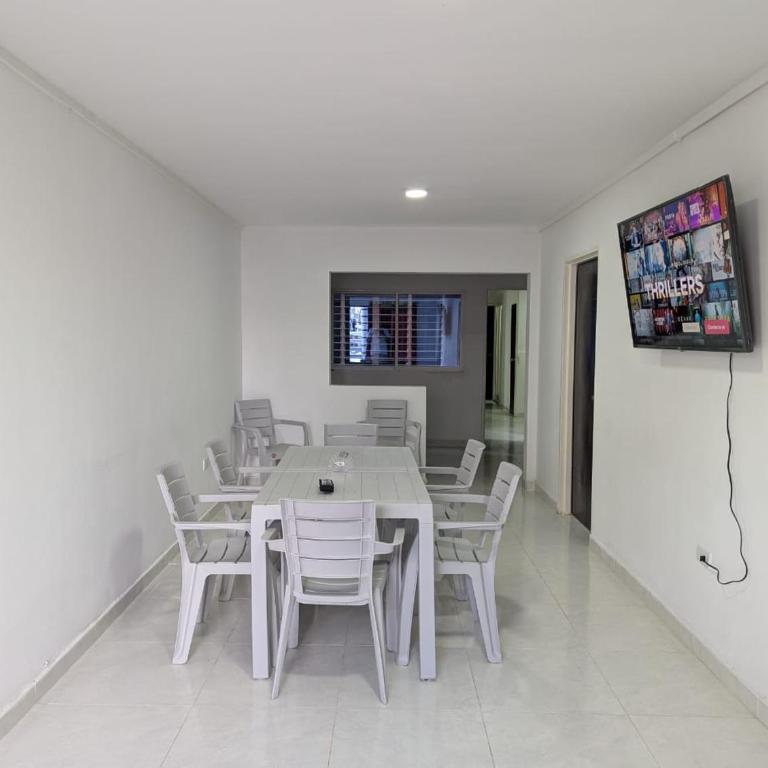 APARTAMENTO SUPREMAMENTE ESPACIOSO Cali 2do piso - Apartamento - 44