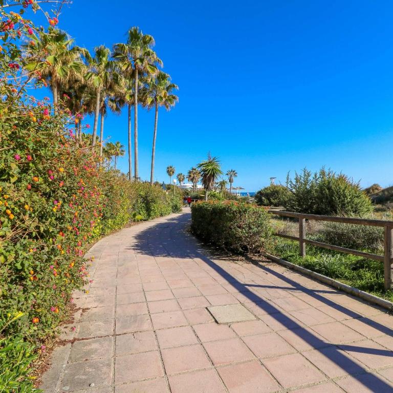 Romana Playa studio - beachfront complex Elviria - Studio Apartment with Sea View - 28