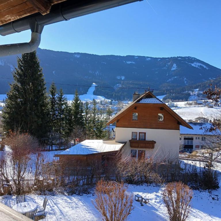 Pension & Apartments Weissbriach - Familienzimmer mit Balkon - 10