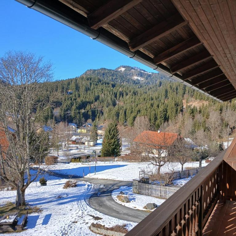 Pension & Apartments Weissbriach - Familienzimmer mit Balkon - 11