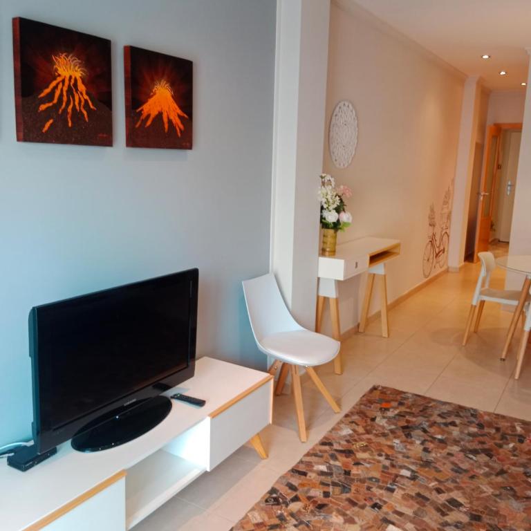 Piso con piscina y parking - Apartamento de 2 dormitorios - 13