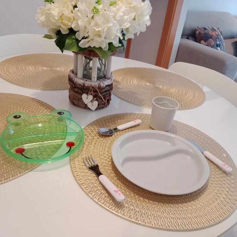 Piso con piscina y parking - Apartamento de 2 dormitorios - 17