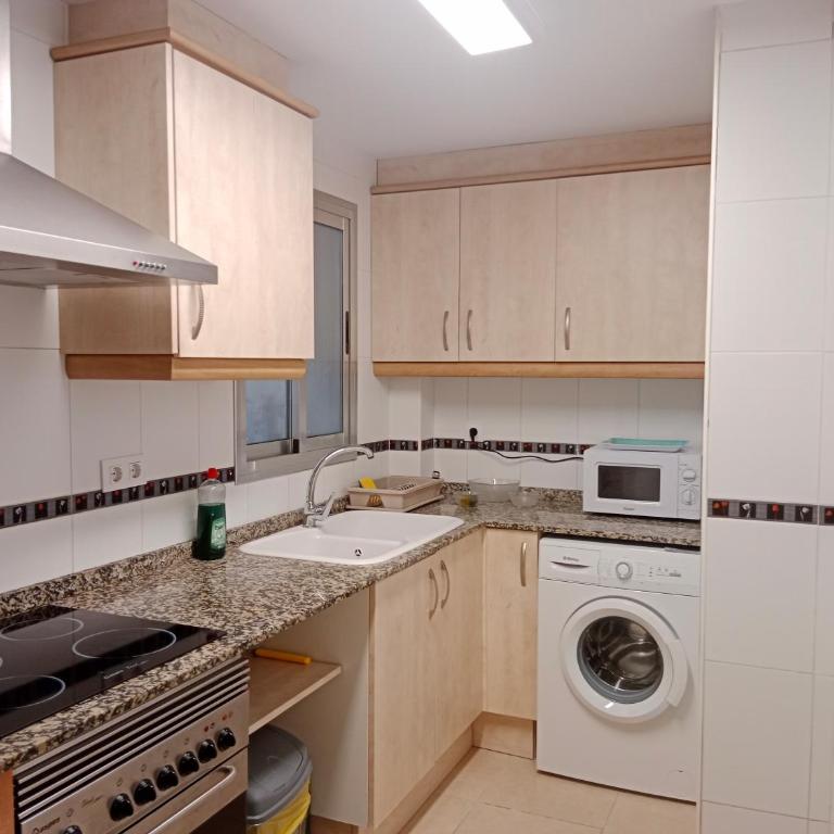 Piso con piscina y parking - Apartamento de 2 dormitorios - 25
