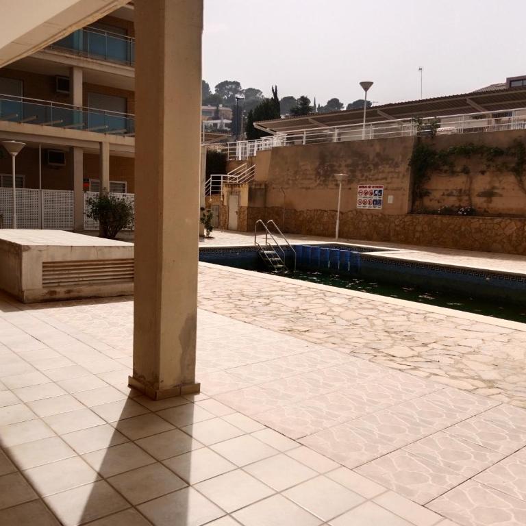 Piso con piscina y parking - Apartamento de 2 dormitorios - 26