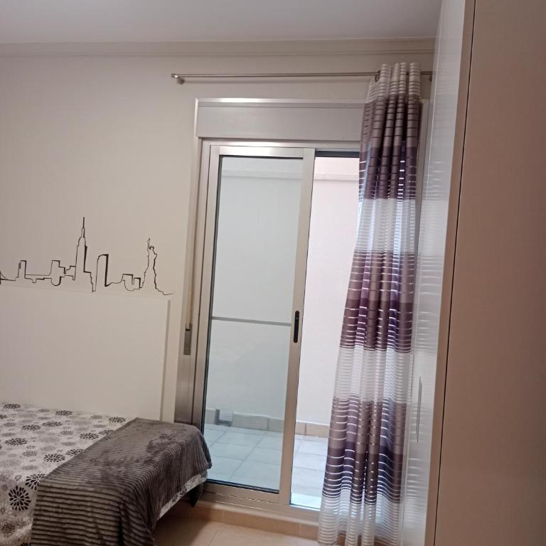 Piso con piscina y parking - Apartamento de 2 dormitorios - 31
