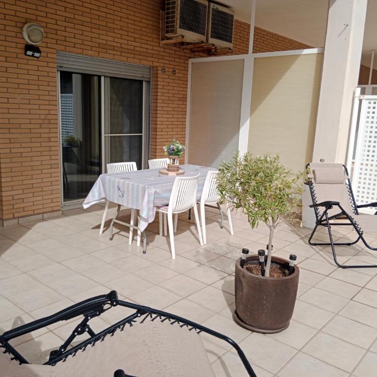 Piso con piscina y parking - Apartamento de 2 dormitorios - 32
