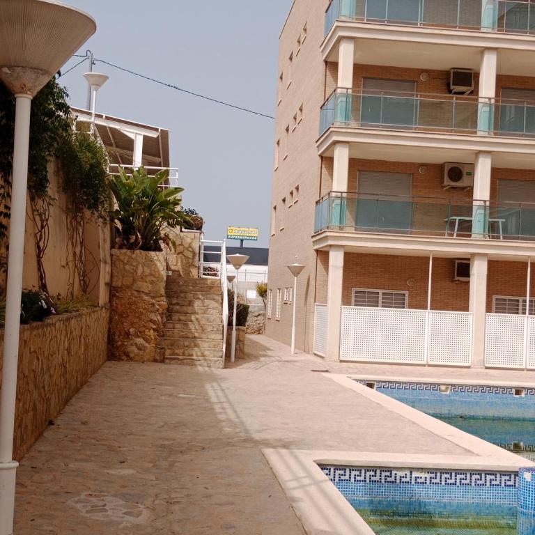 Piso con piscina y parking - Apartamento de 2 dormitorios - 35