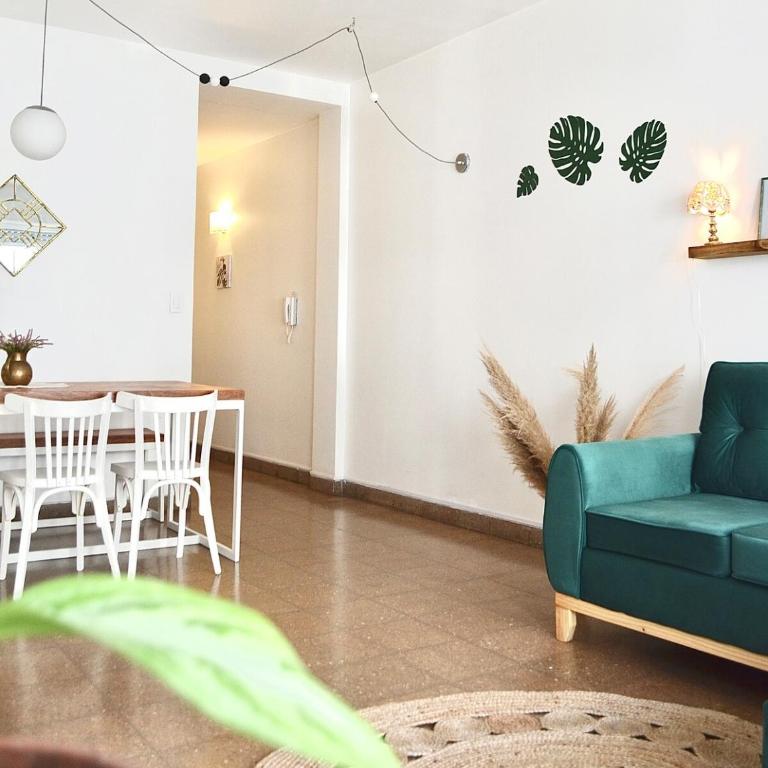Departamento Macrocentro - Apartamento de 2 dormitorios con balcón - 1