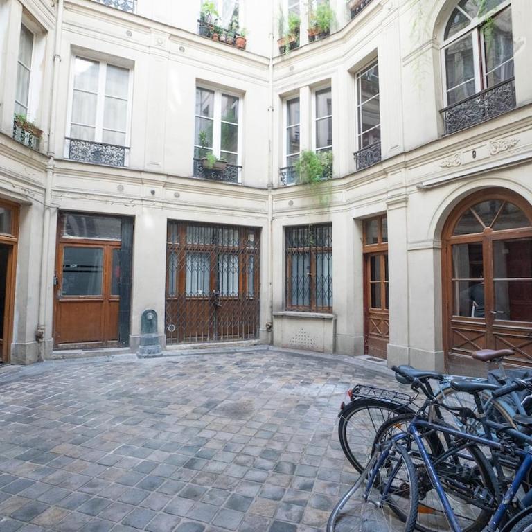 Appartement 2 étages Paris - Métro 9 Grands Boulevards - Folies Bergères - Appartement 1 Chambre - 21