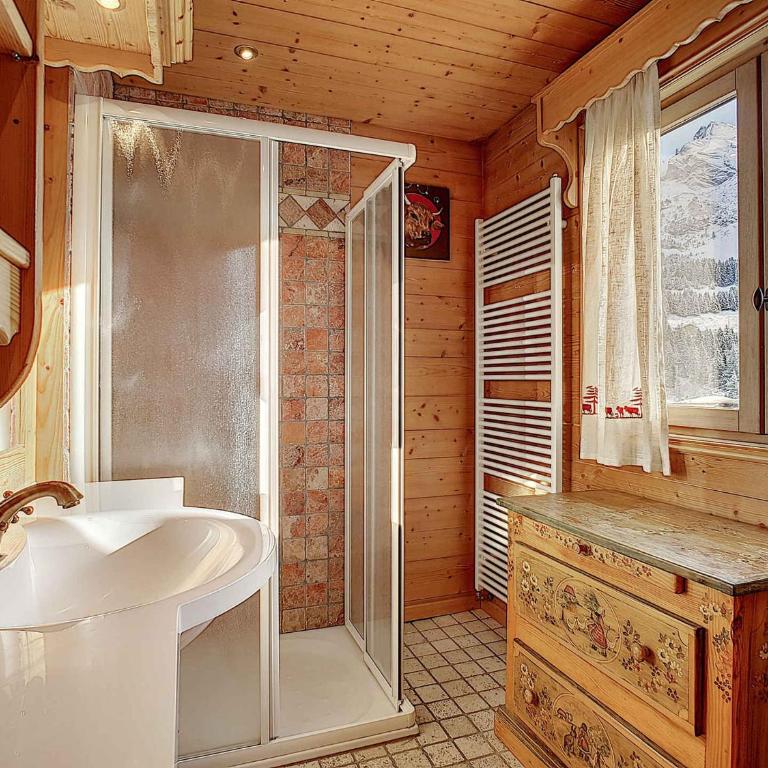 Chalet spacieux 8 pers, La Clusaz avec cheminée, parking - FR-1-818-10 - Chalet - 8