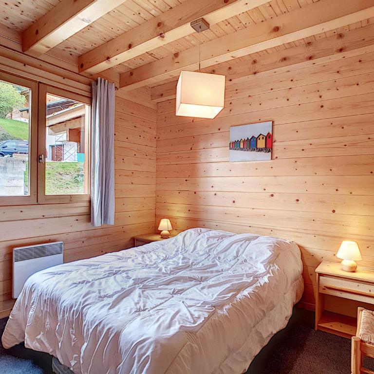La Clusaz: Demi-chalet cosy 6 pers, cheminée, terrasse, wifi, animaux admis - FR-1-818-27 - Appartamento - 4