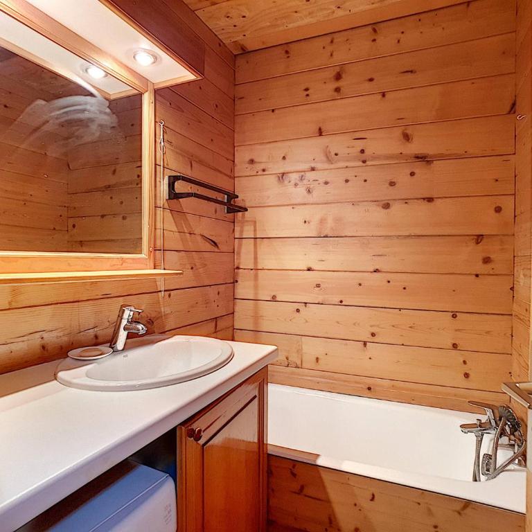 La Clusaz: Demi-chalet cosy 6 pers, cheminée, terrasse, wifi, animaux admis - FR-1-818-27 - Appartamento - 8