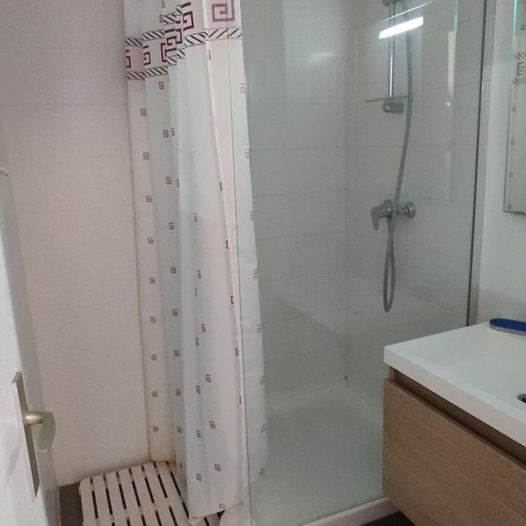 T2 Spacieux, Proche Plage, Parking Privé - FR-1-796-82 - Appartement - 10