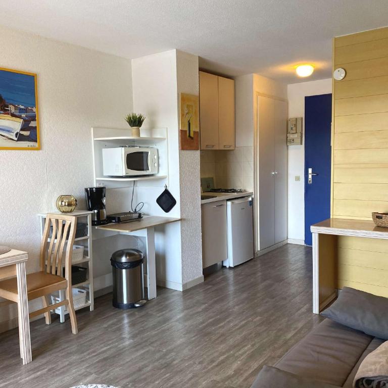 Studio avec Terrasse et Piscine, Parking Inclus - FR-1-553-285 - Studio - 3