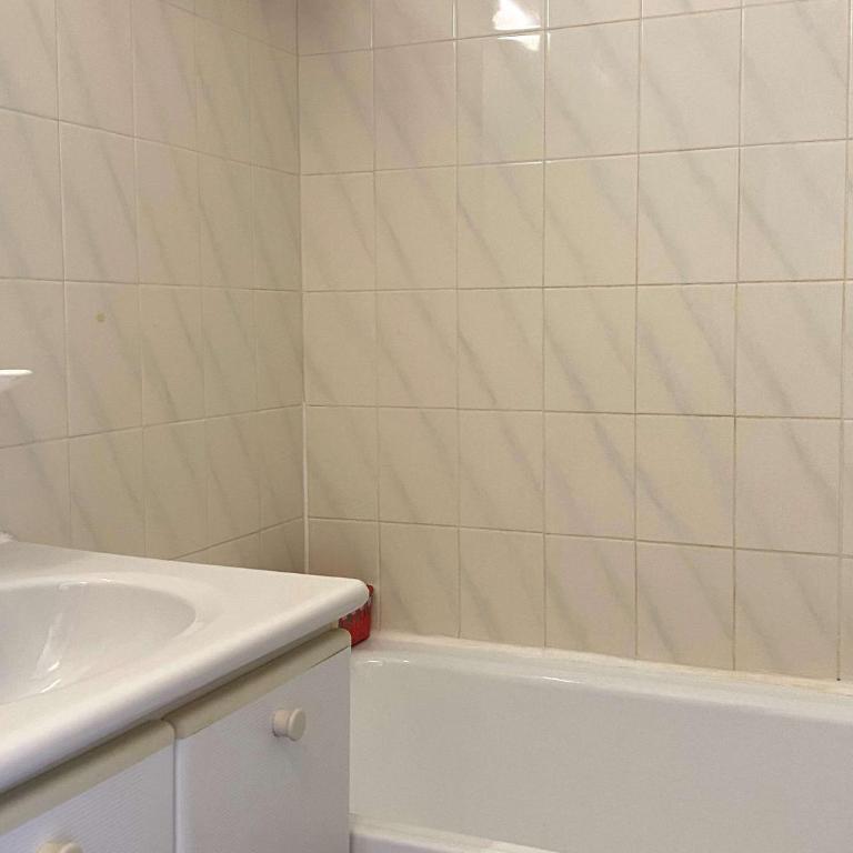 Studio avec Terrasse et Piscine, Parking Inclus - FR-1-553-285 - Studio - 8