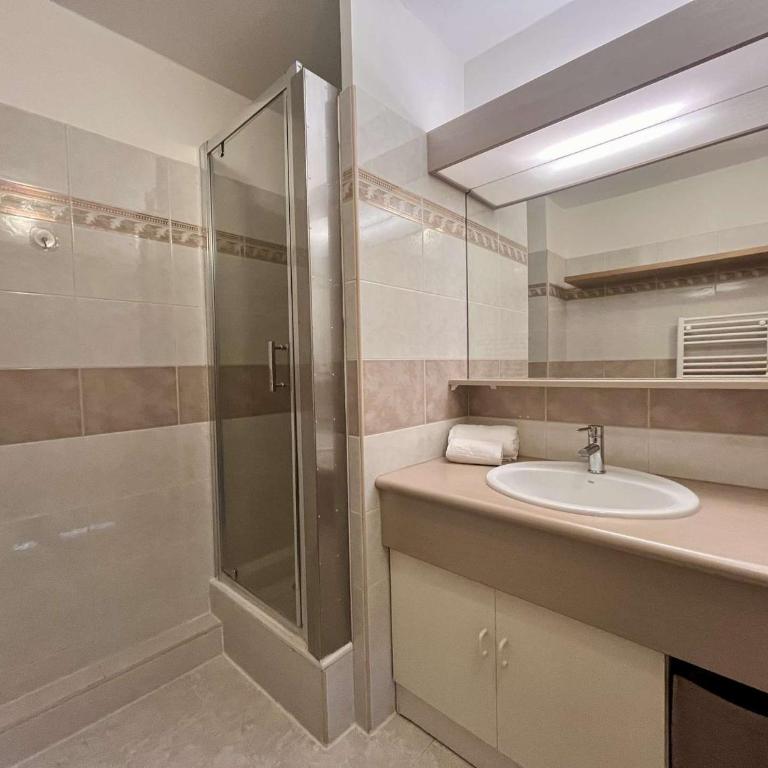Appartement avec piscine et terrasse, proche plage, climatisé, garage à Fréjus - FR-1-226A-184 - Apartment - 10