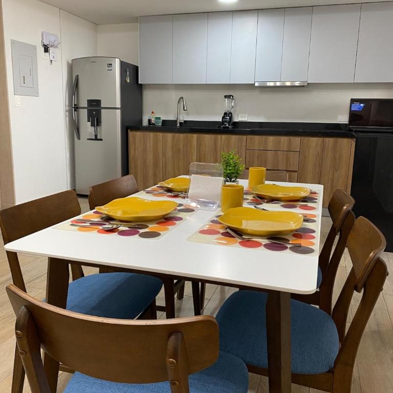Lux 2 BR apartment, swimming pool, gym and free parking spot in downtown Monterrey - Three-Bedroom Apartment - 27