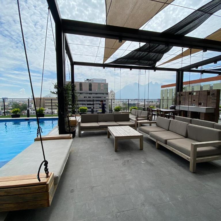 Lux 2 BR apartment, swimming pool, gym and free parking spot in downtown Monterrey - Three-Bedroom Apartment - 55