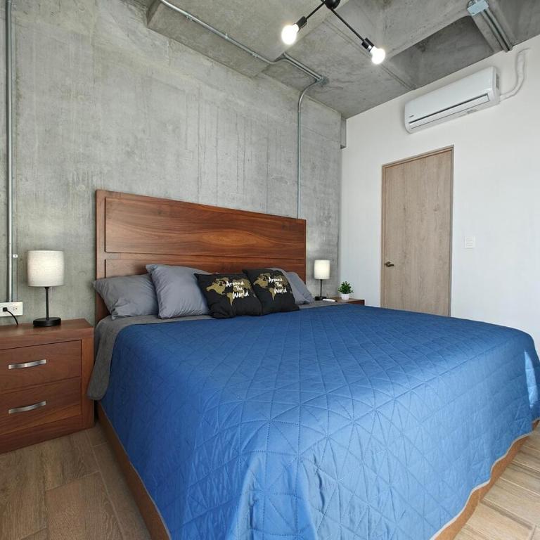 Lux 2 BR apartment, swimming pool, gym and free parking spot in downtown Monterrey - Three-Bedroom Apartment - 20
