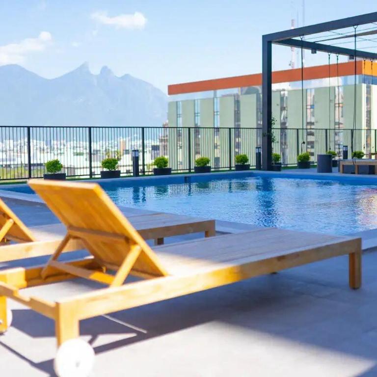 Lux 2 BR apartment, swimming pool, gym and free parking spot in downtown Monterrey - Three-Bedroom Apartment - 48