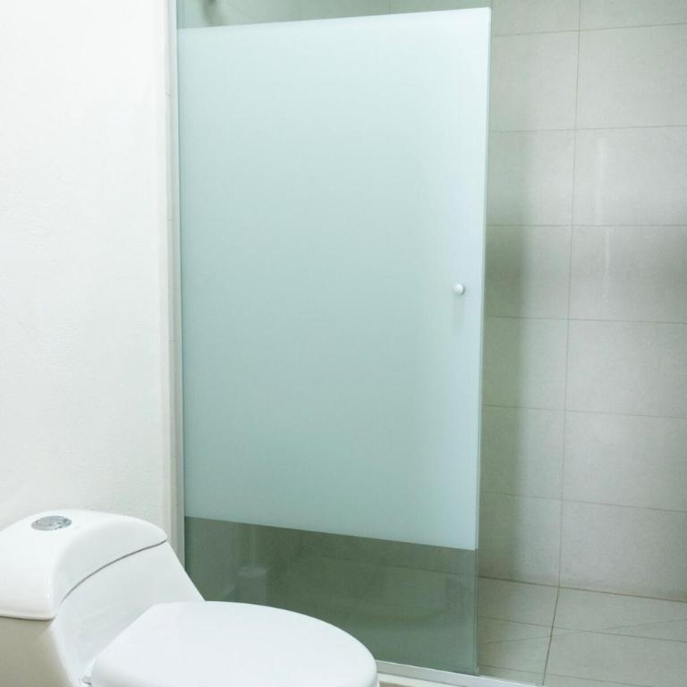Lux 2 BR apartment, swimming pool, gym and free parking spot in downtown Monterrey - Three-Bedroom Apartment - 37