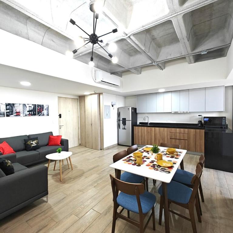 Lux 2 BR apartment, swimming pool, gym and free parking spot in downtown Monterrey - Three-Bedroom Apartment - 28