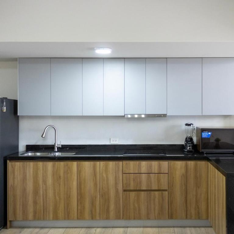 Lux 2 BR apartment, swimming pool, gym and free parking spot in downtown Monterrey - Three-Bedroom Apartment - 29