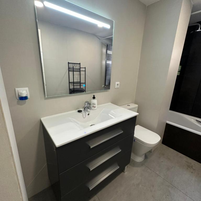 Homely Madrid River - Two-Bedroom Apartment - 5