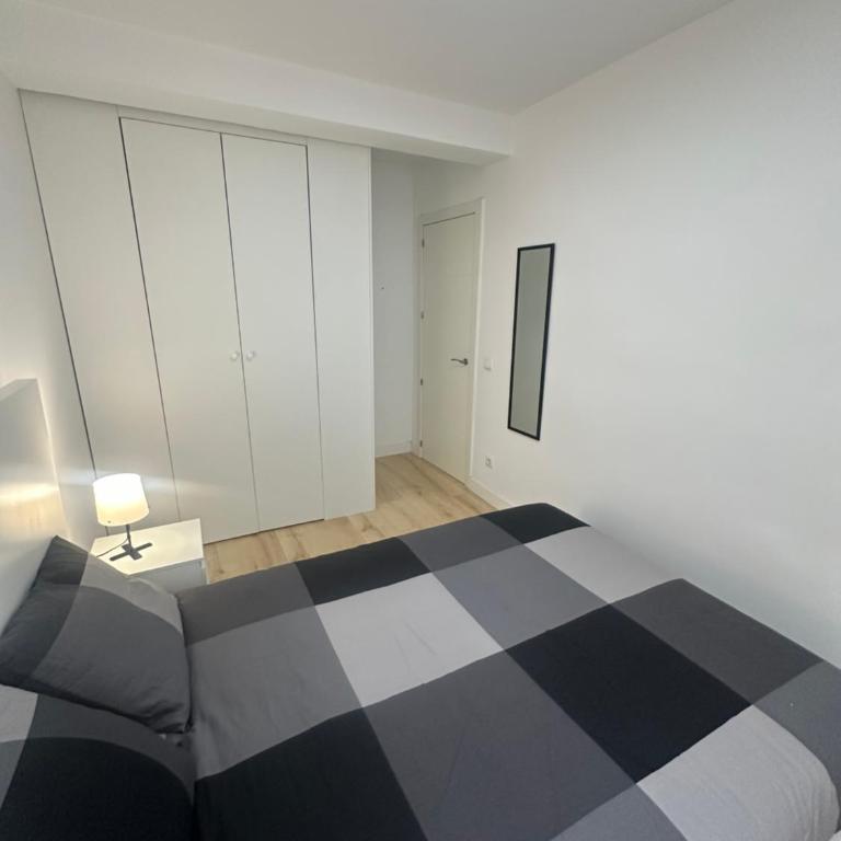 Homely Madrid River - Two-Bedroom Apartment - 14