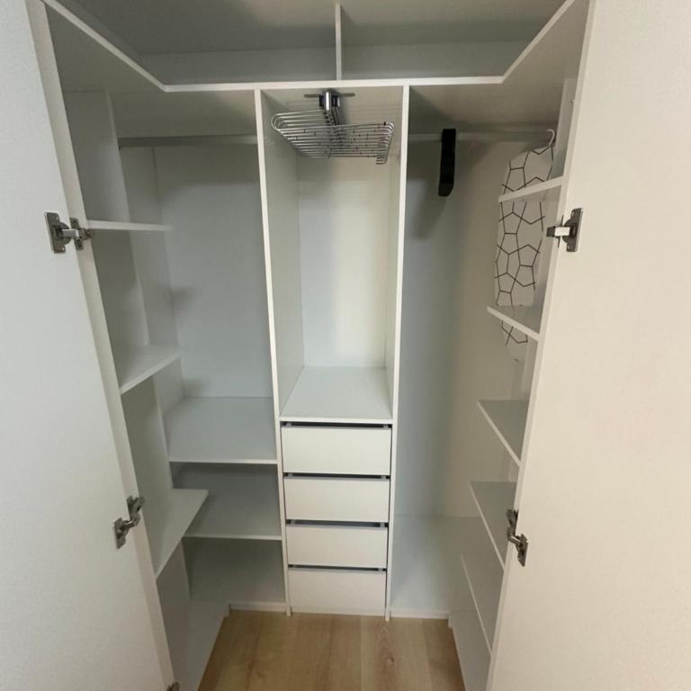 Homely Madrid River - Two-Bedroom Apartment - 16