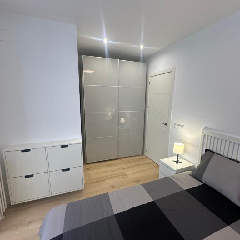 Homely Madrid River - Two-Bedroom Apartment - 3