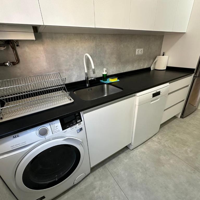 Homely Madrid River - Two-Bedroom Apartment - 21
